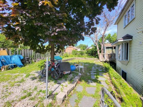Photo 18 at 256 Dunlop Street W, Queen's Park, Barrie