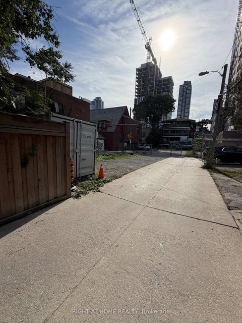Photo 7 at 272 Seaton Street, South St. James Town, Toronto
