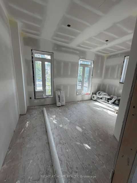 Photo 10 at 272 Seaton Street, South St. James Town, Toronto