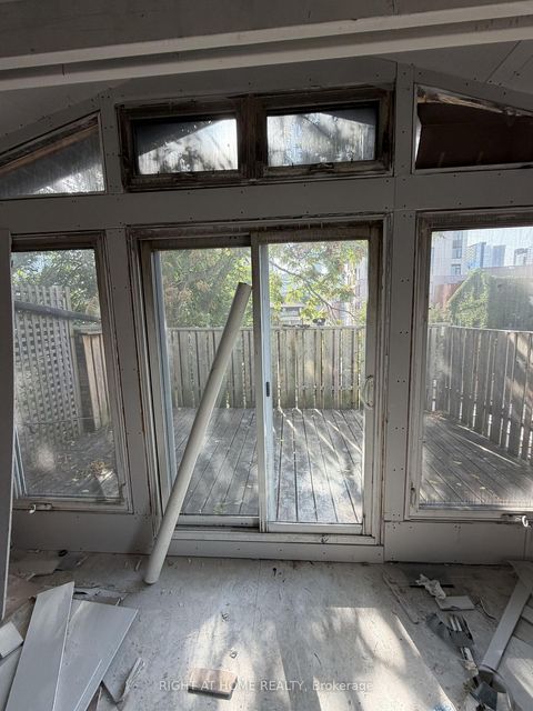 Photo 12 at 272 Seaton Street, South St. James Town, Toronto