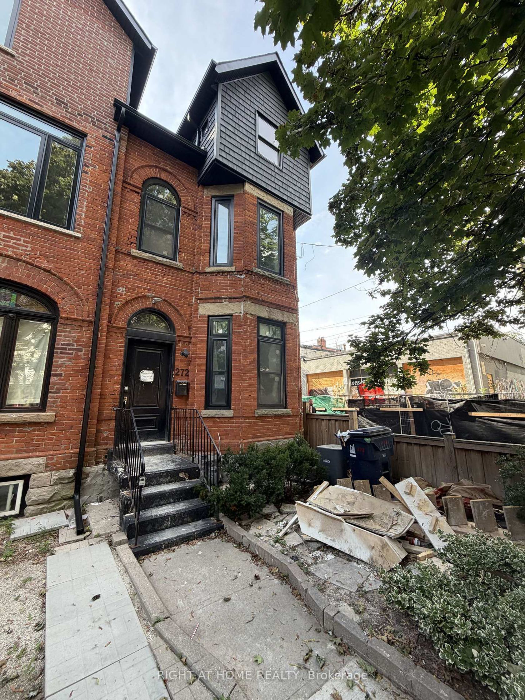 272 Seaton Street, South St. James Town, Toronto photo number 2