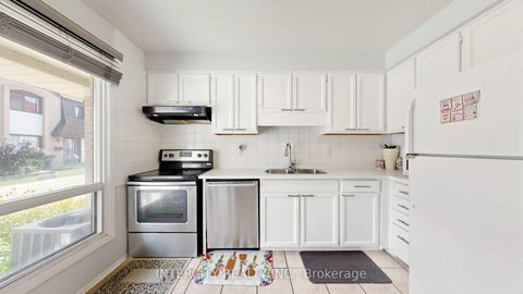 Photo 14 at 142 - 21 Livonia Place, Morningside, Toronto
