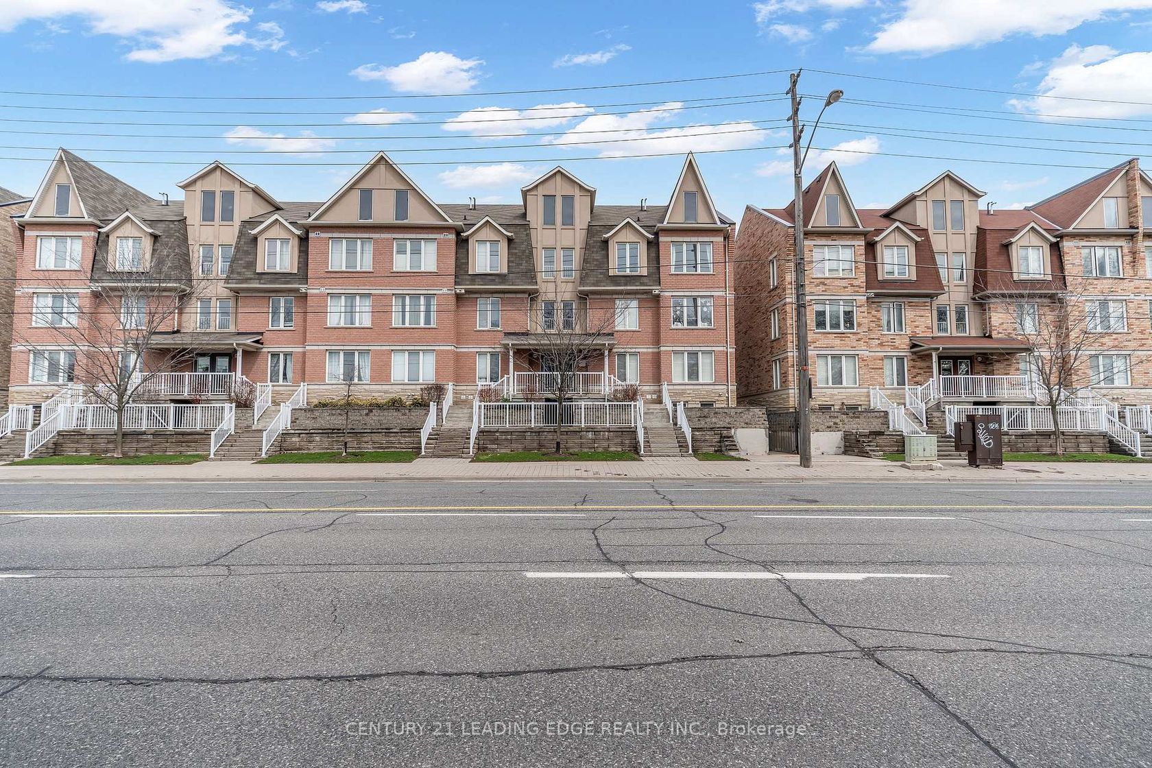 53 - 653A Warden Avenue, Birchmount, Toronto photo number 2