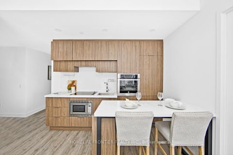 Photo 10 at 704 - 39 Roehampton Avenue, Mount Pleasant West, Toronto