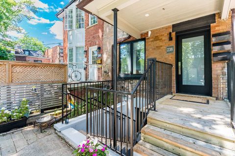 Photo 1 at 238 Garden Avenue, Swansea, Toronto