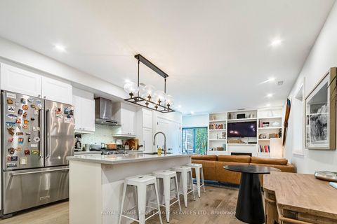 Photo 2 at 238 Garden Avenue, Swansea, Toronto
