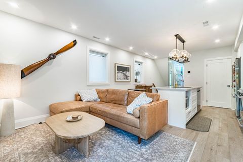 Photo 3 at 238 Garden Avenue, Swansea, Toronto
