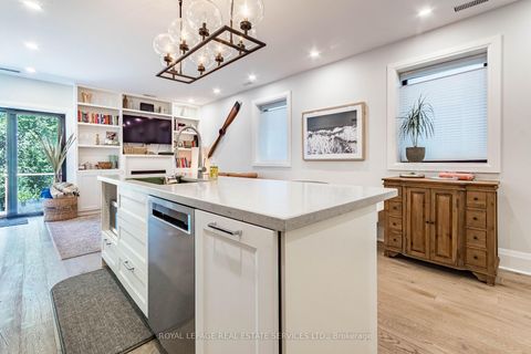 Photo 4 at 238 Garden Avenue, Swansea, Toronto