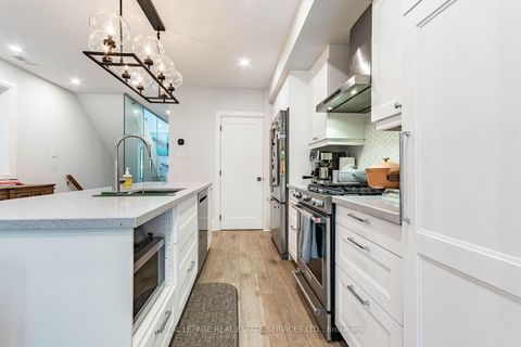 Photo 5 at 238 Garden Avenue, Swansea, Toronto