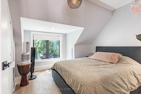 Photo 11 at 238 Garden Avenue, Swansea, Toronto