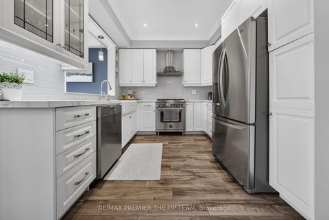 Photo 6 at 3 Sedgewick Place, Vellore Village, Vaughan