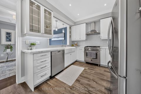 Photo 8 at 3 Sedgewick Place, Vellore Village, Vaughan