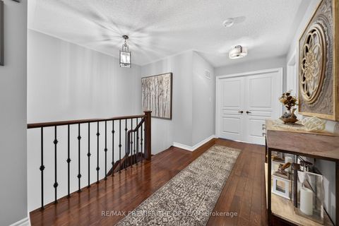 Photo 10 at 3 Sedgewick Place, Vellore Village, Vaughan