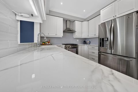 Photo 11 at 3 Sedgewick Place, Vellore Village, Vaughan