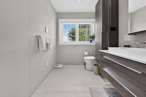 Photo 16 at 3 Sedgewick Place, Vellore Village, Vaughan