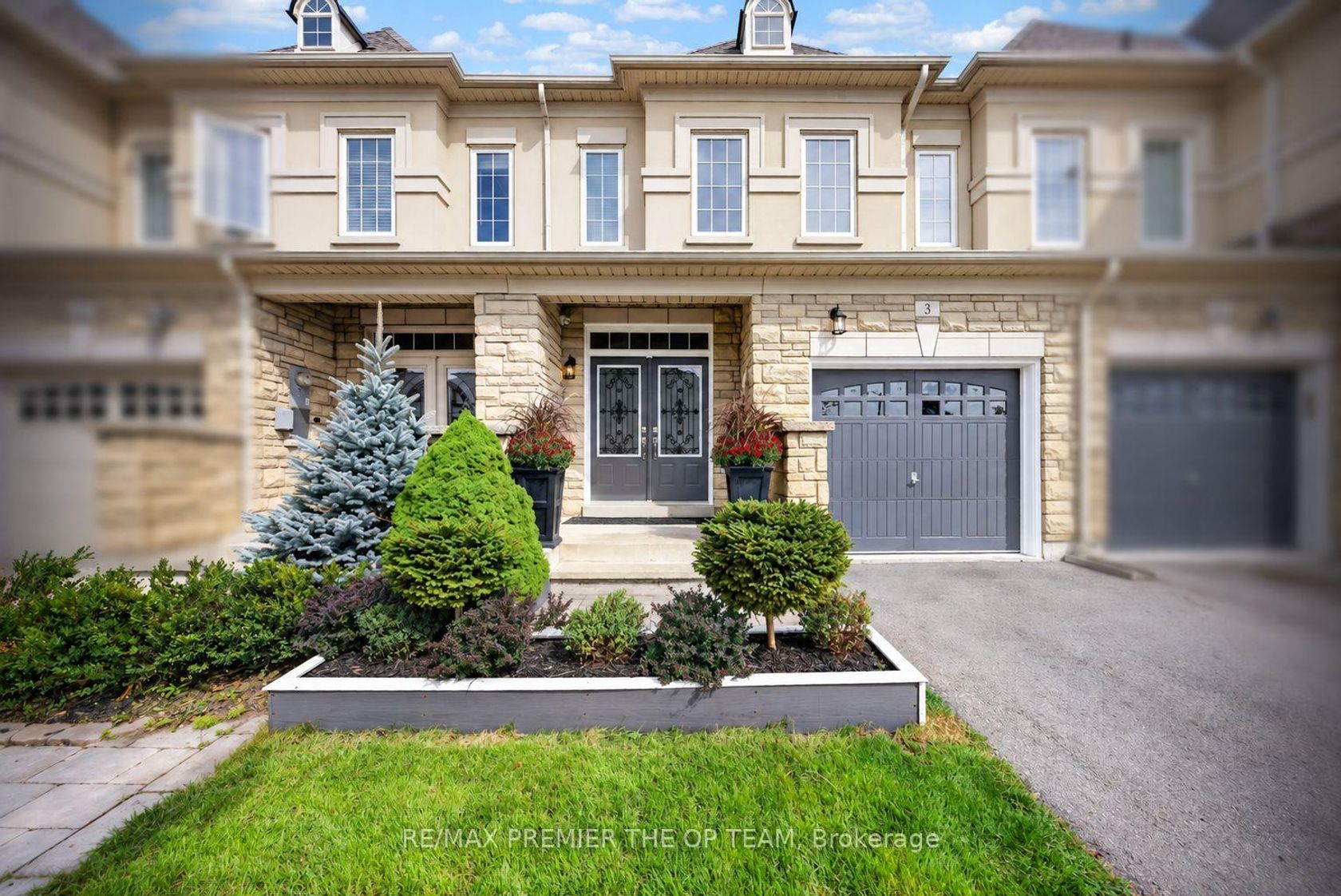 3 Sedgewick Place, Vellore Village, Vaughan photo number 2