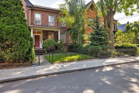 Photo 1 at 239 Seaton Street, Moss Park, Toronto