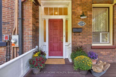 Photo 4 at 239 Seaton Street, Moss Park, Toronto