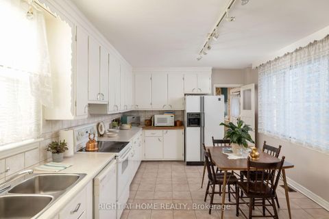 Photo 20 at 239 Seaton Street, Moss Park, Toronto