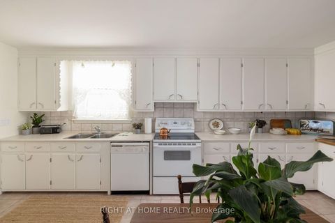 Photo 21 at 239 Seaton Street, Moss Park, Toronto