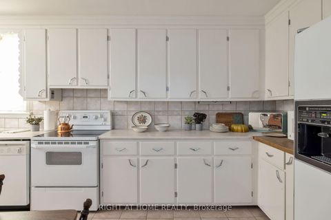 Photo 22 at 239 Seaton Street, Moss Park, Toronto