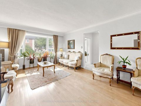 Photo 2 at 37 Tefley Road, Newtonbrook West, Toronto