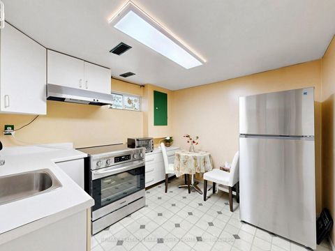 Photo 15 at 37 Tefley Road, Newtonbrook West, Toronto
