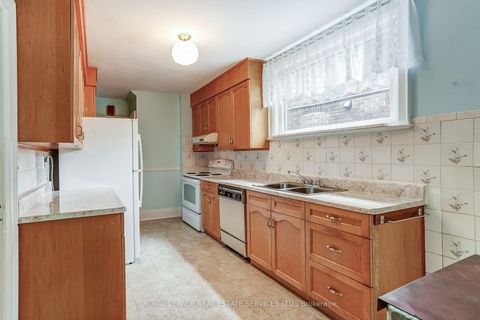Photo 12 at 15 Oakview Avenue, High Park North, Toronto