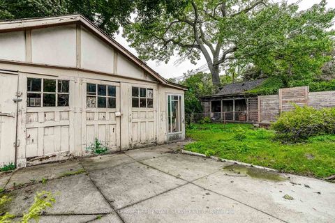 Photo 34 at 15 Oakview Avenue, High Park North, Toronto