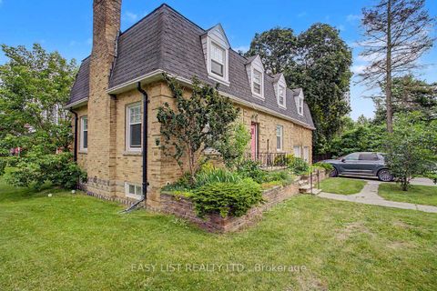 Photo 1 at 77 Avondale Avenue, Willowdale East, Toronto
