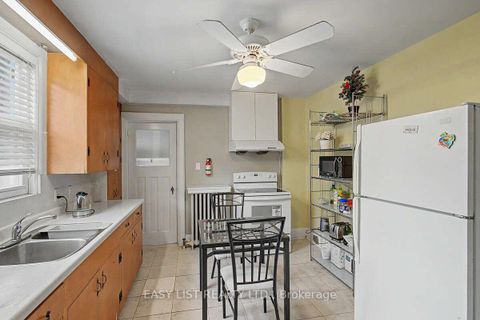 Photo 4 at 77 Avondale Avenue, Willowdale East, Toronto