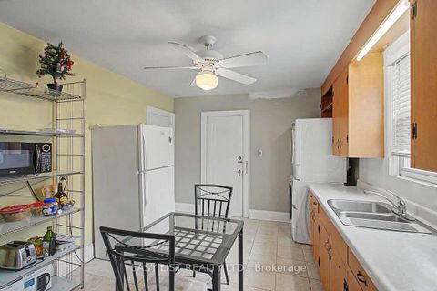 Photo 5 at 77 Avondale Avenue, Willowdale East, Toronto
