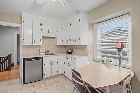 Photo 13 at 77 Avondale Avenue, Willowdale East, Toronto