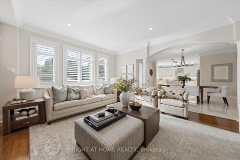 Photo 4 at 12 Roderick Court, Jefferson, Richmond Hill