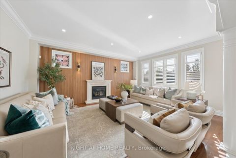 Photo 5 at 12 Roderick Court, Jefferson, Richmond Hill