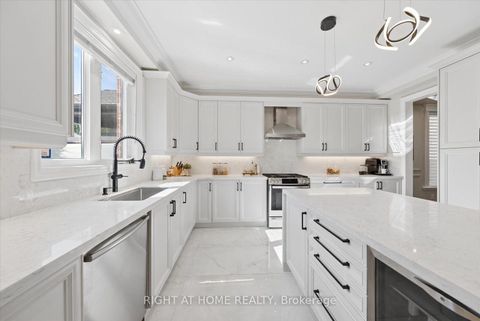 Photo 9 at 12 Roderick Court, Jefferson, Richmond Hill