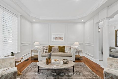 Photo 14 at 12 Roderick Court, Jefferson, Richmond Hill