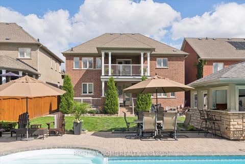 Photo 44 at 12 Roderick Court, Jefferson, Richmond Hill
