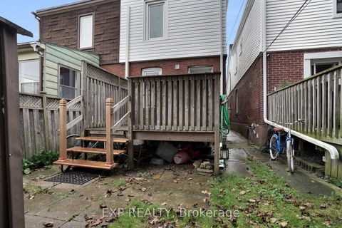 Photo 3 at 530 Victoria Park Avenue, Danforth, Toronto