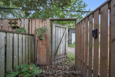 Photo 4 at 530 Victoria Park Avenue, Danforth, Toronto