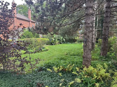 Photo 2 at 31 Aldburn Road, Forest Hill North, Toronto