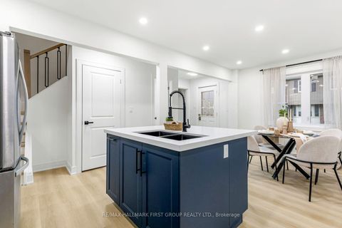 Photo 1 at 75 - 270 Timberbank Boulevard, L'Amoreaux, Toronto