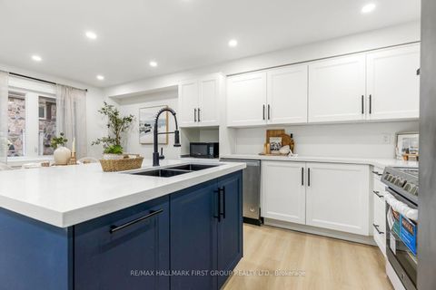 Photo 2 at 75 - 270 Timberbank Boulevard, L'Amoreaux, Toronto