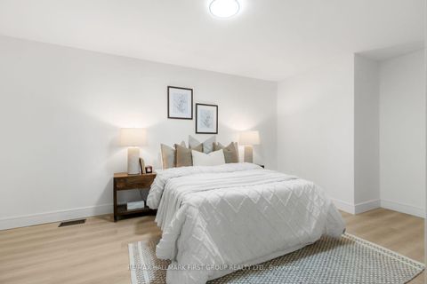 Photo 10 at 75 - 270 Timberbank Boulevard, L'Amoreaux, Toronto