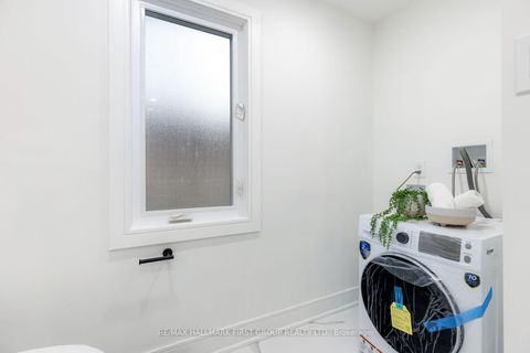 Photo 13 at 75 - 270 Timberbank Boulevard, L'Amoreaux, Toronto