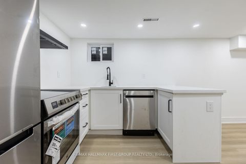 Photo 18 at 75 - 270 Timberbank Boulevard, L'Amoreaux, Toronto
