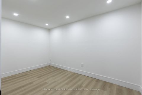 Photo 22 at 75 - 270 Timberbank Boulevard, L'Amoreaux, Toronto
