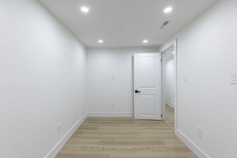 Photo 23 at 75 - 270 Timberbank Boulevard, L'Amoreaux, Toronto