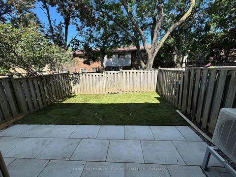 Photo 24 at 75 - 270 Timberbank Boulevard, L'Amoreaux, Toronto