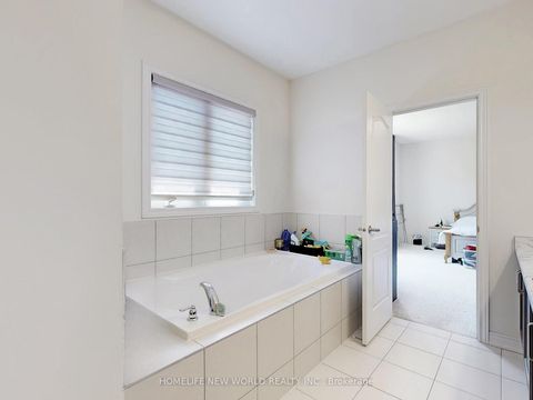Photo 16 at 54 Thornapple Lane, Oak Ridges Lake Wilcox, Richmond Hill